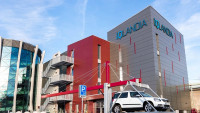 IQ Zvedni auto před iQLANDIÍ menší